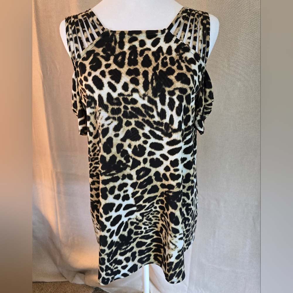 Cato EST 1946 SZ M LZeopard Print Cold Shoulder Top
